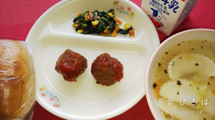 ７月１９日の給食 黒糖パン ラビオリスープ ケチャップ肉団子 ほうれん草のソテー 牛乳 北海道 はなまる給食写真館 全国の学校給食の写真を投稿 共有 給食ひろば